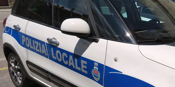 foto porzione macchina polizia locale